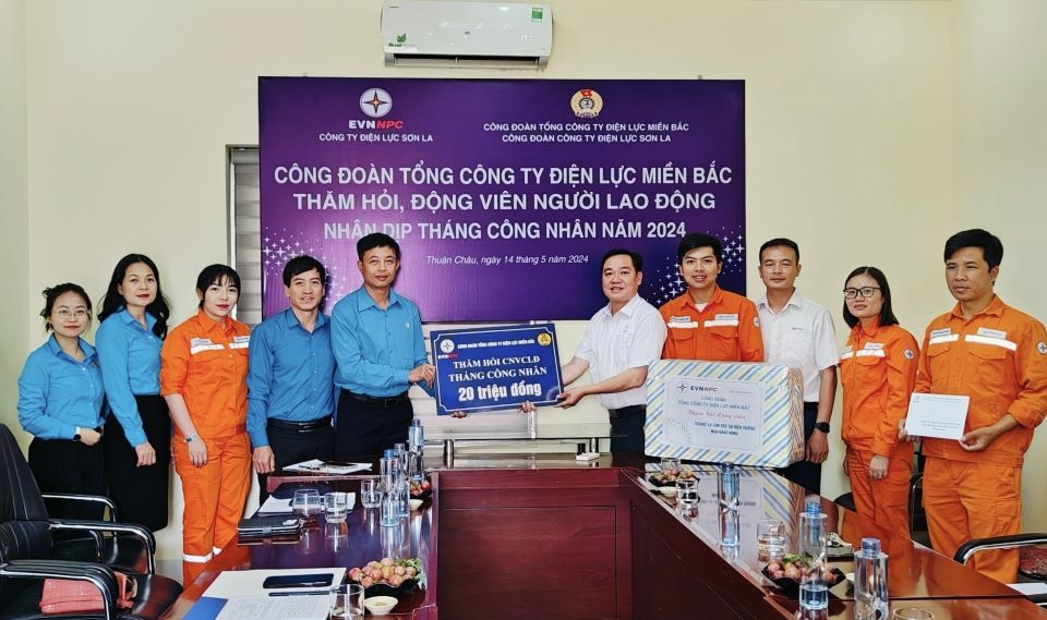 Công đoàn EVNNPC thăm hỏi, động viên người lao động PC Sơn La nhân Tháng Công nhân